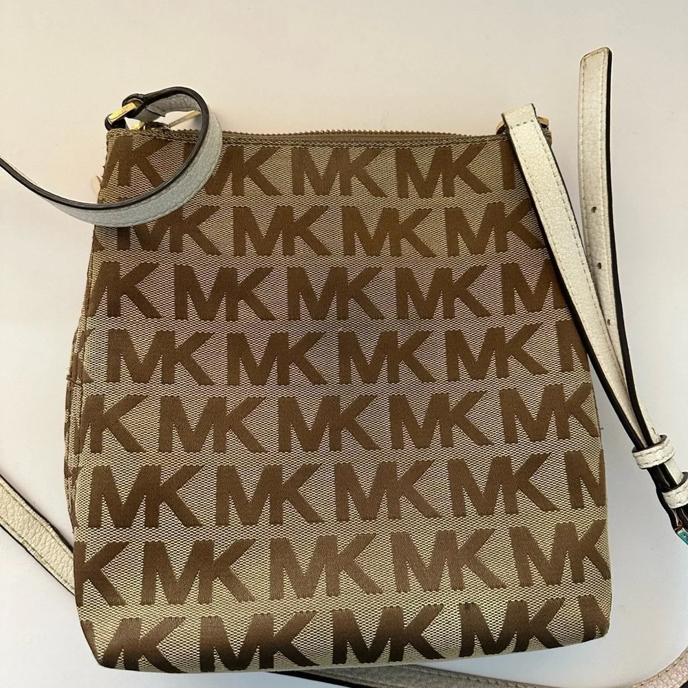 Michael Kors Monogram Drawstring Bucket Brown Mini WithTassel Crossbody Bag - Picture 3 of 14